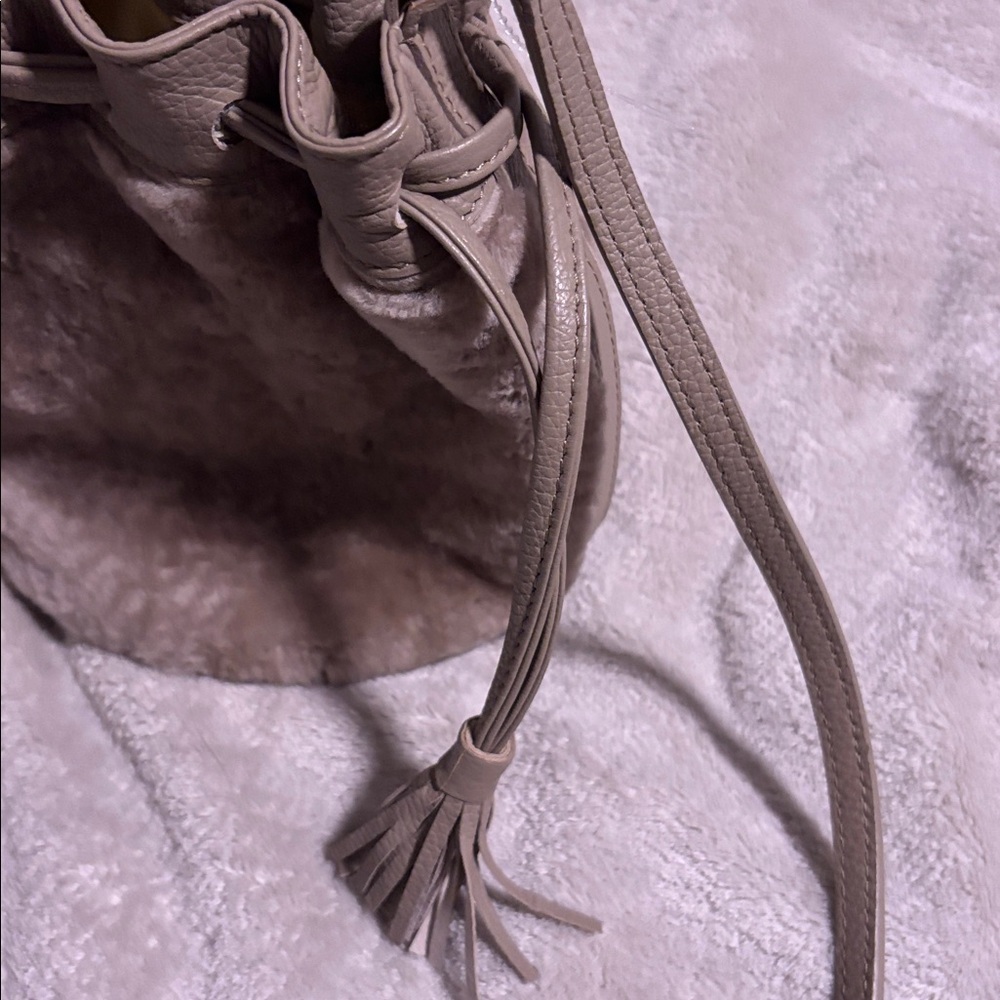 Faux Fur Bucket Bag w Leather Tassels & Long Adjustable Strap. NWOT - Picture 2 of 9